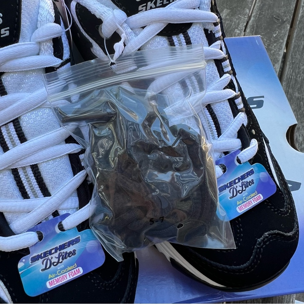 NIB Skechers D'Lites Biggest Fan Black White Chunky Sneakers Womens Size 7 - Picture 8 of 12